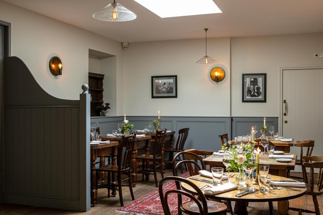 The Queens Arms Poyntington Exterior foto